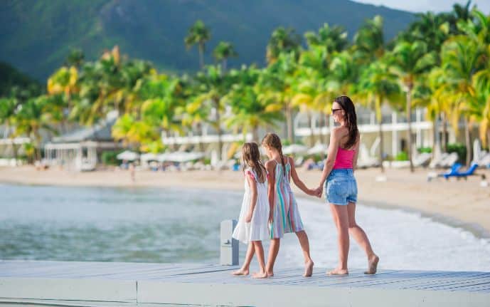 happy beautiful family on a tropical beach vacatio 2021 08 27 09 44 33 utc - Hogar